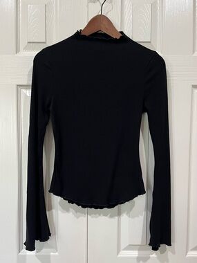 London Rose Black Long Bell Sleeve Ruffle-Edge Ribbed Top Medium